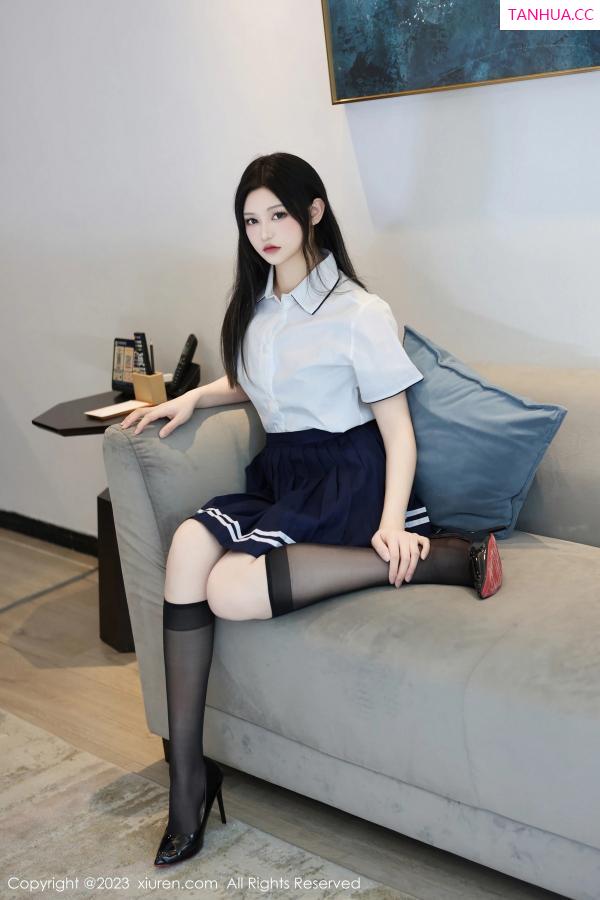 刘美含 刘美含 [XiuRen]高清写真图 2023.11.22 No.7697 大橘BBKira 丝袜短裙第17张图片